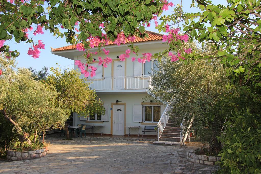 Eleni Houses Kómboi Eksteriør billede