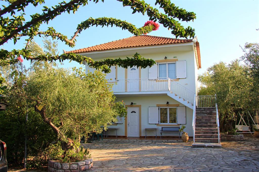 Eleni Houses Kómboi Eksteriør billede